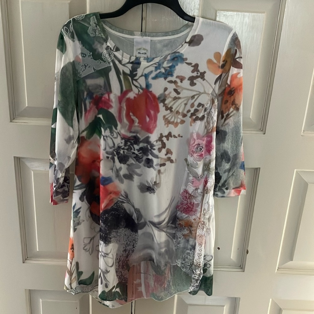 Medium Fleur de Lis floral tunic top